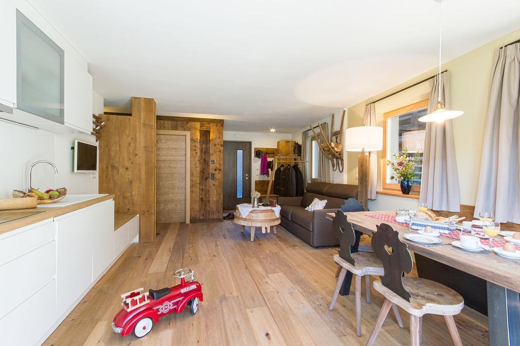 セルヴァ・ディ・ヴァル・ガルデーナChalet Da Montアパートメント エクステリア 写真